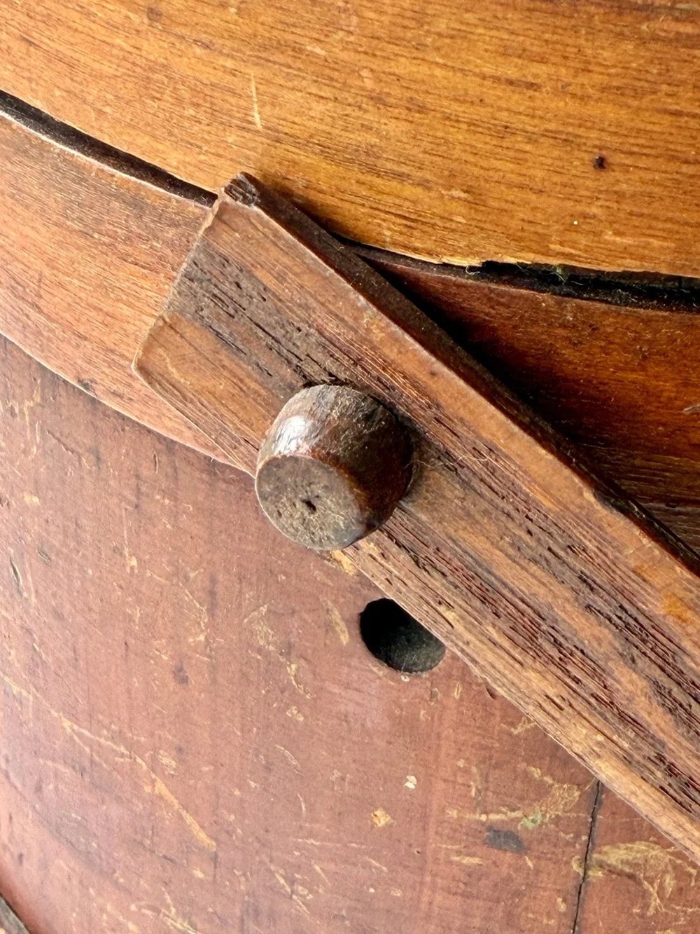 ANTIQUE WOODEN SEWING FIRKIN WITH STAVED BODY & OVERLAPPING FINGER JOINT BANDS